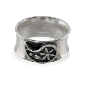 Paisley pattern concave ring